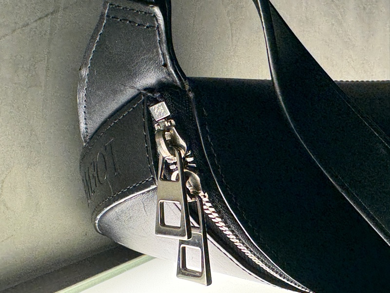 LOEWE 絕版牛皮小包 男女生都適合，簡約時尚帥氣-15