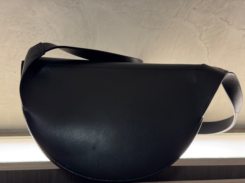 LOEWE 絕版牛皮小包 男女生都適合，簡約時尚帥氣-18