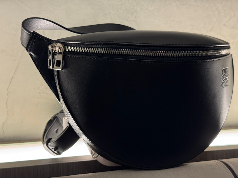 LOEWE 絕版牛皮小包 男女生都適合，簡約時尚帥氣-19