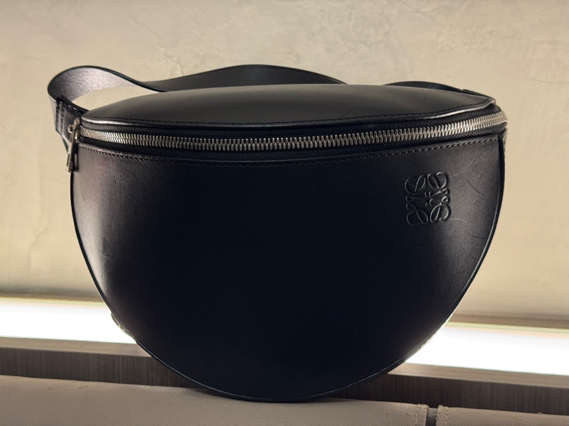 LOEWE 絕版牛皮小包 男女生都適合，簡約時尚帥氣-20