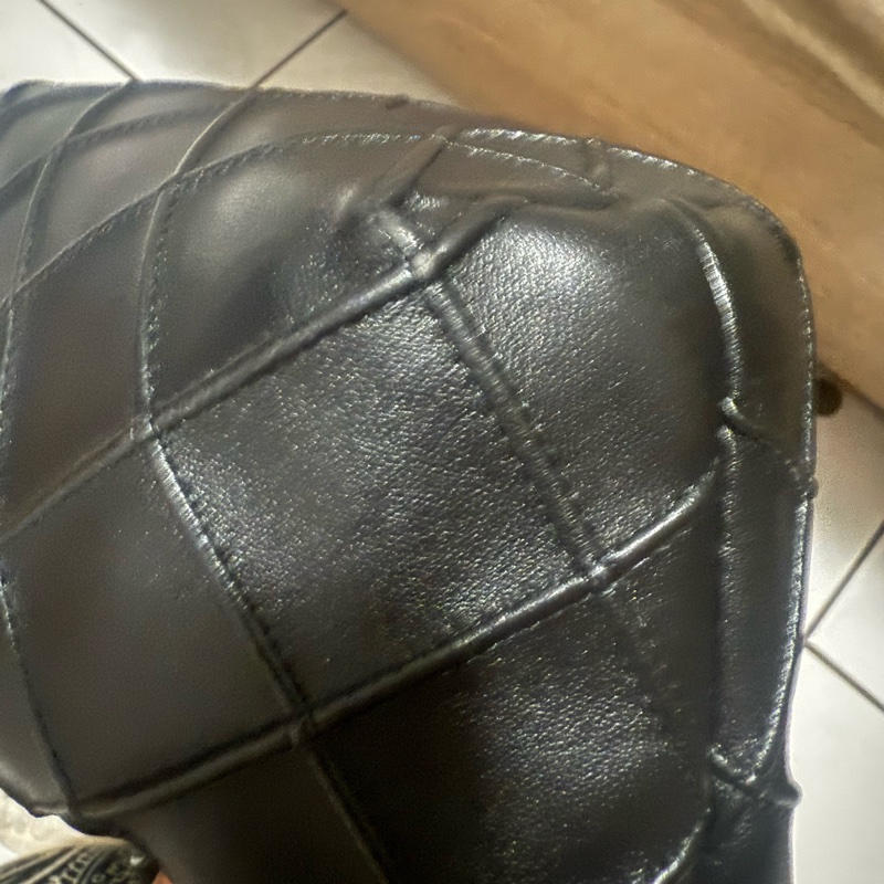 Tory Burch 復古金鏈羊皮斜背小流浪包-4