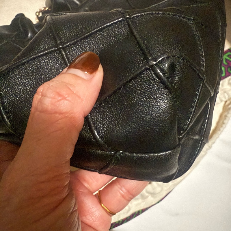 Tory Burch 復古金鏈羊皮斜背小流浪包-9