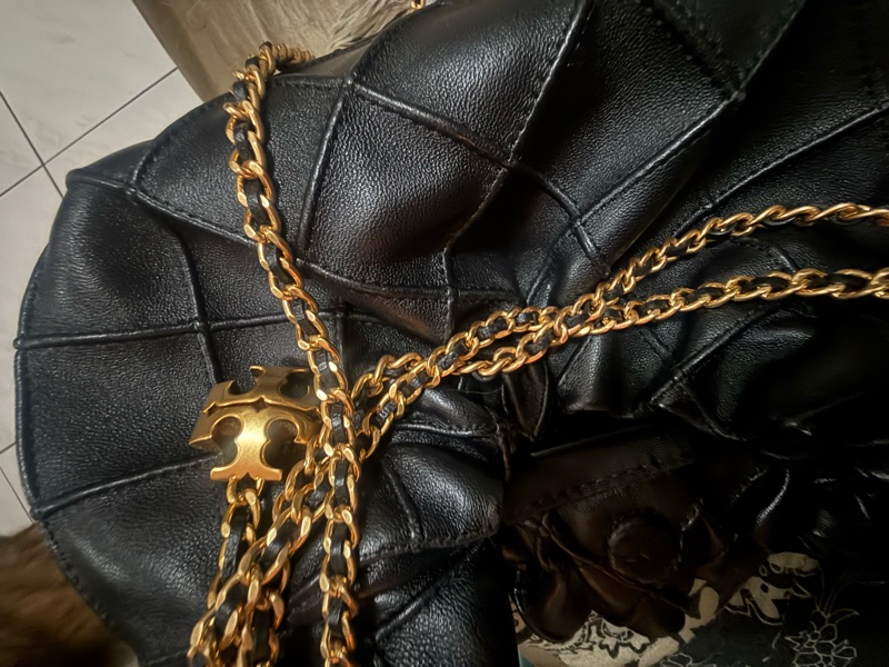 Tory Burch 復古金鏈羊皮斜背小流浪包-13