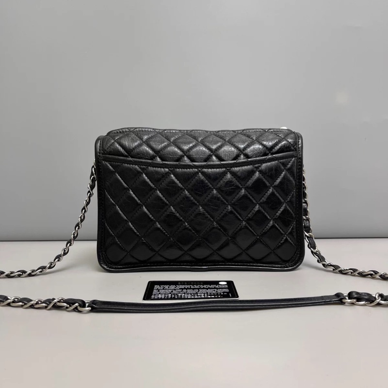 Chanel香奈兒 黑銀油蠟牛皮菱格相機包-1