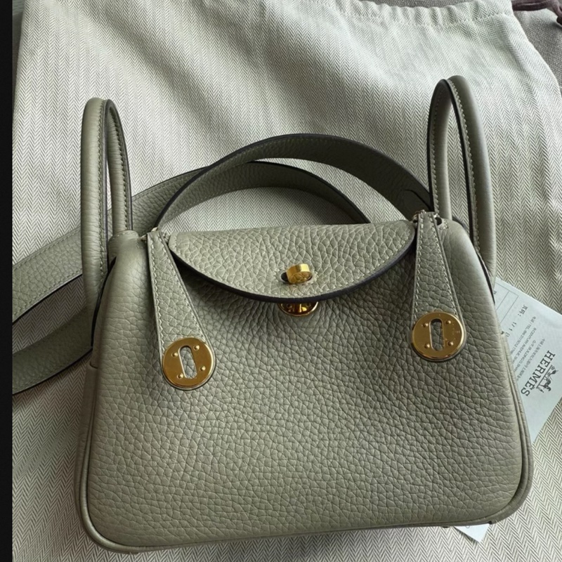 有購証🩷 愛馬仕lindymini Q1鼠尾草綠金扣B刻 五金有膜，無底釘膜 莫蘭迪色系 塵袋 小票-0