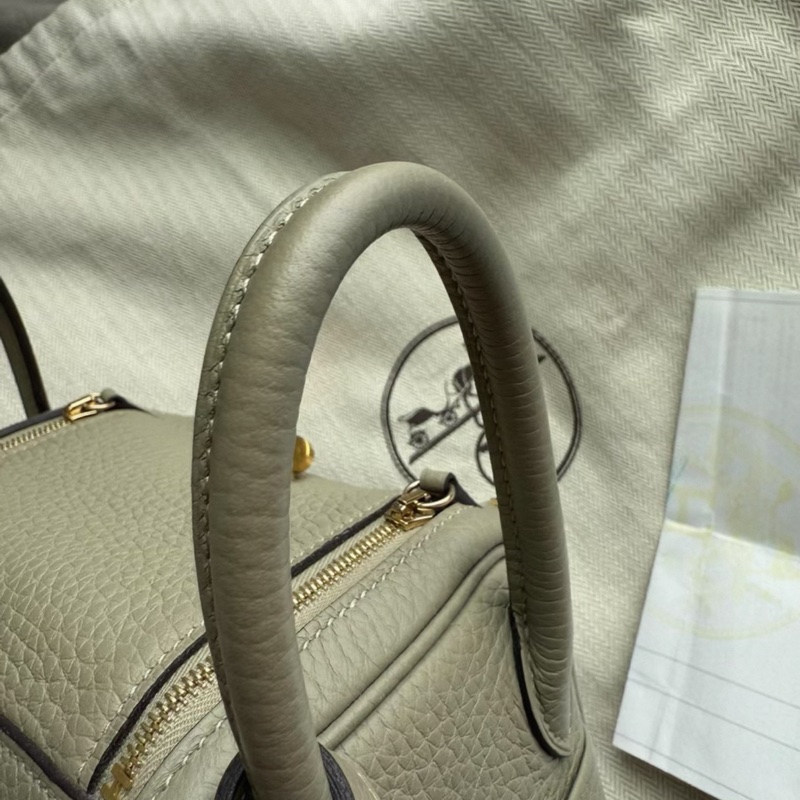 有購証🩷 愛馬仕lindymini Q1鼠尾草綠金扣B刻 五金有膜，無底釘膜 莫蘭迪色系 塵袋 小票-4