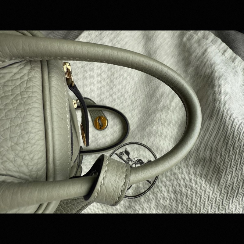 有購証🩷 愛馬仕lindymini Q1鼠尾草綠金扣B刻 五金有膜，無底釘膜 莫蘭迪色系 塵袋 小票-5