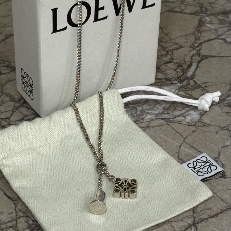 Loewe 經典銀Logo吊墜項鍊-0