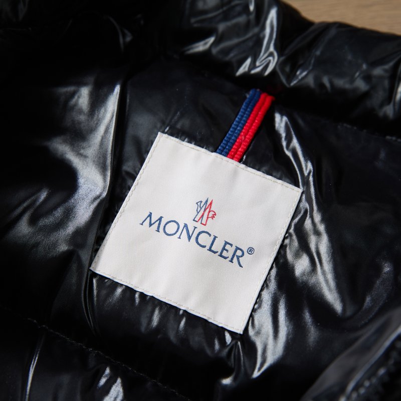 ❤️ MONCLER 羽絨背心 超實用的背心款式-5