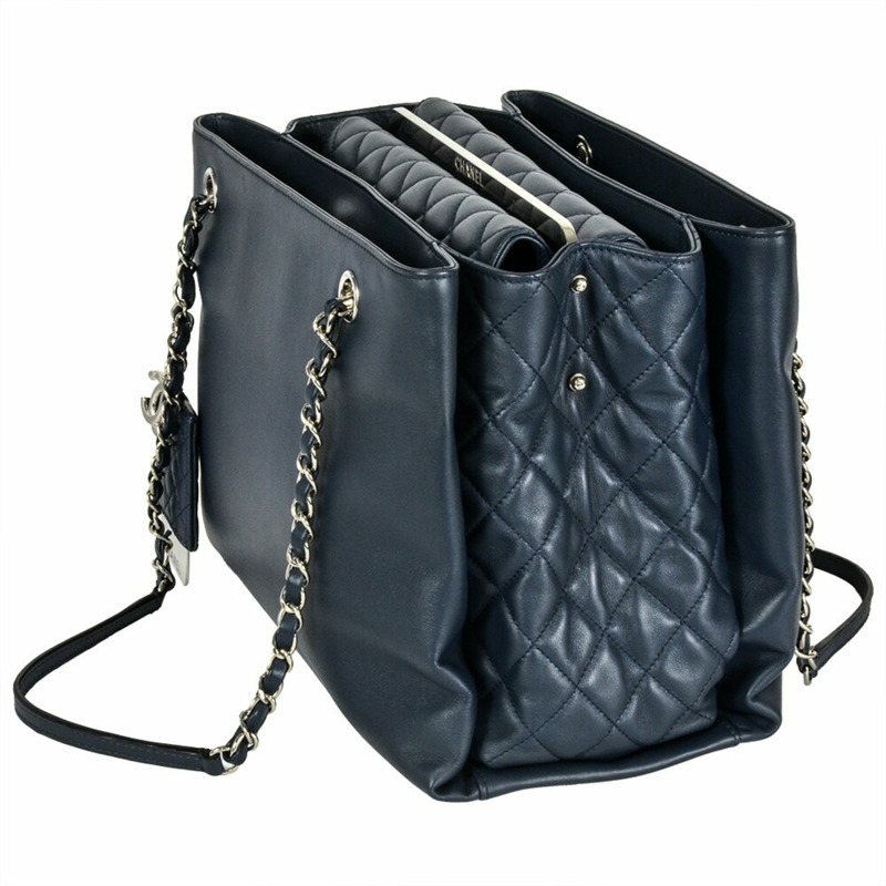 香奈兒海軍藍皮革絎縫鏈條手提包，飾有Coco標誌吊飾-2