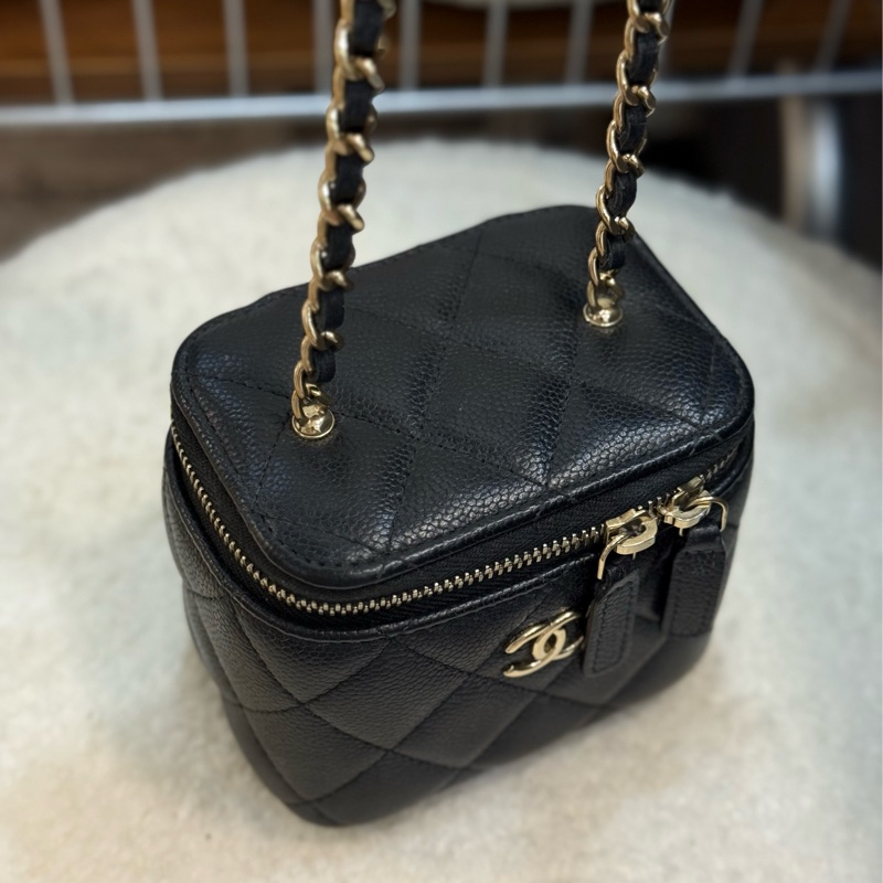 Chanel黑金荔枝牛皮小盒子🔗經典皮穿鏈結合雙C金屬鍊節-4