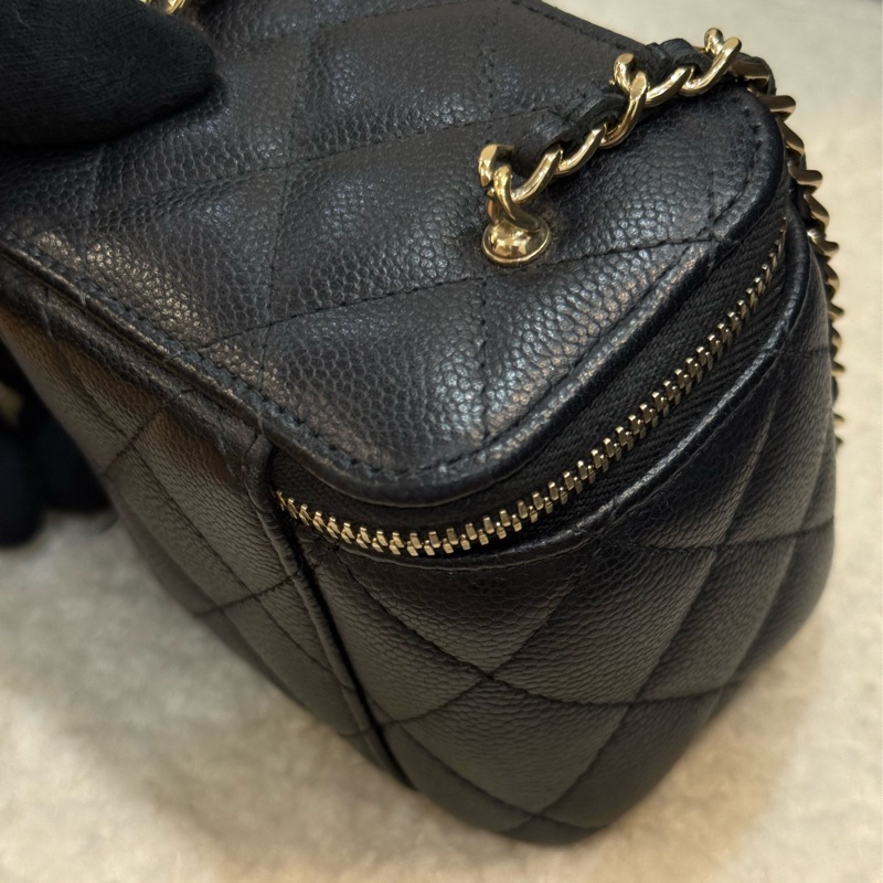 Chanel黑金荔枝牛皮小盒子🔗經典皮穿鏈結合雙C金屬鍊節-13