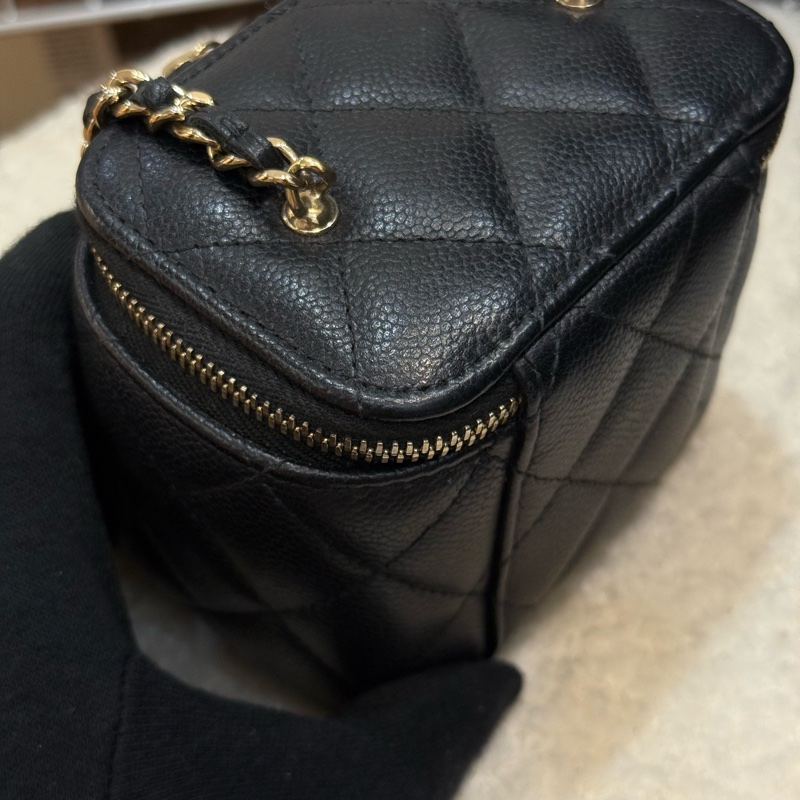 Chanel黑金荔枝牛皮小盒子🔗經典皮穿鏈結合雙C金屬鍊節-14