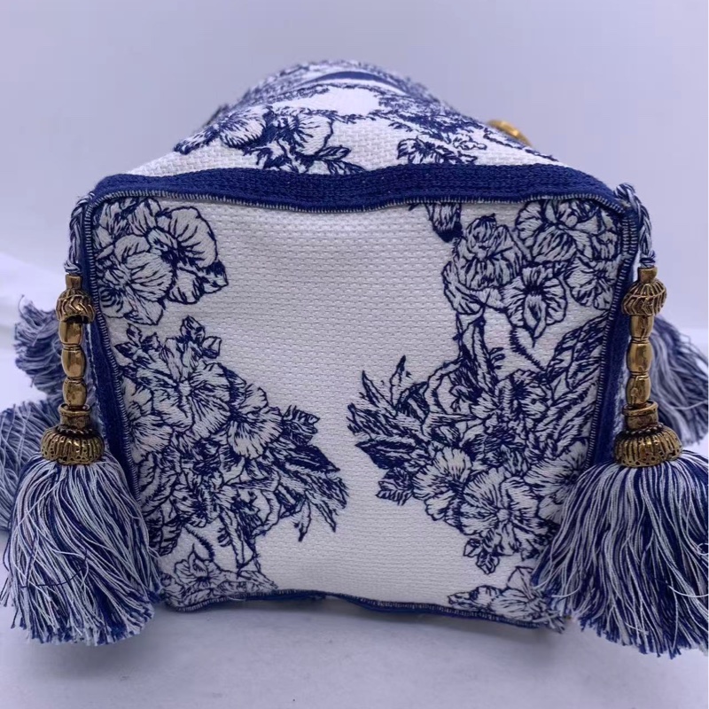 Dior 迪奧 Bubble 聖誕限定的八芒星流蘇刺繡小水桶，15✖️18-4