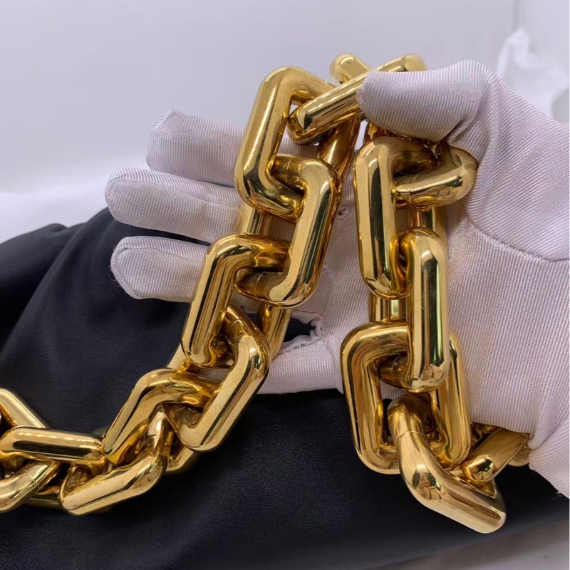 葆蝶家/BV The chain pouch 金色粗鏈條設計大號黑色腋下手提包，30✖️15-6
