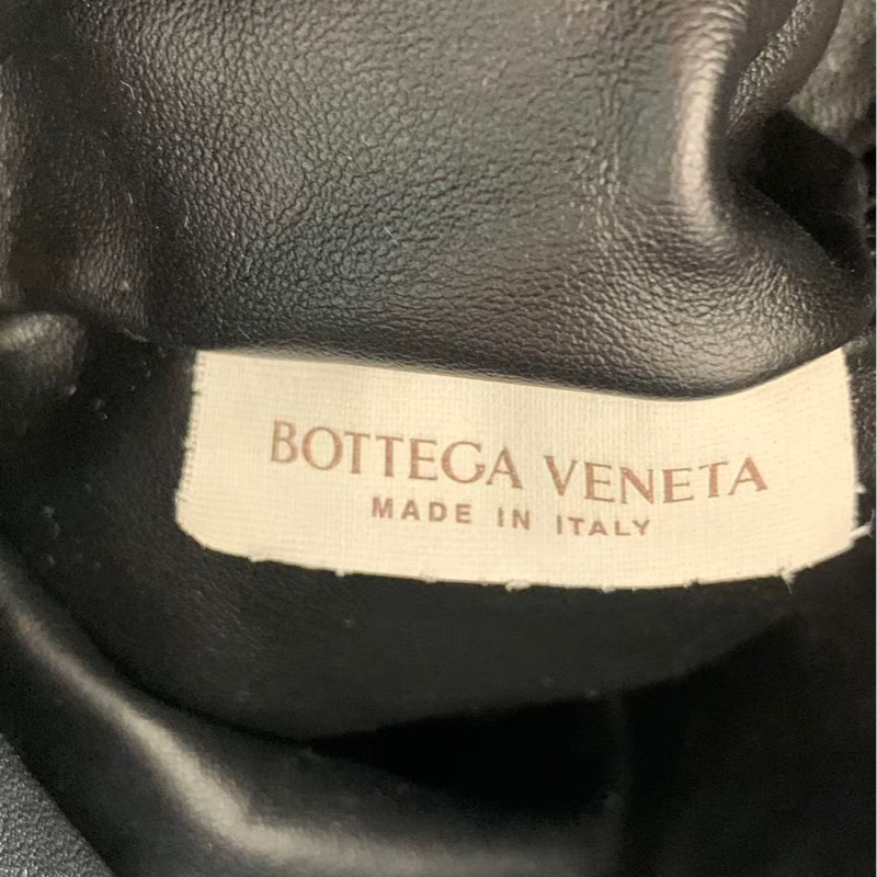 葆蝶家/BV The chain pouch 金色粗鏈條設計大號黑色腋下手提包，30✖️15-8