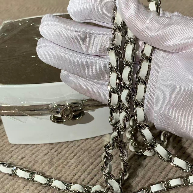 Chanel 香奈兒 21K 秀款白色羊皮鏡麵粉餅包化妝包 尺寸11×11cm-8