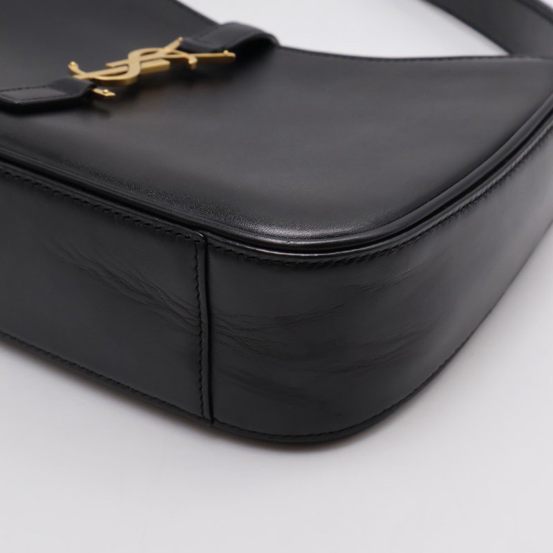 YSL Le 5 A 7滑面牛皮腋下Hobo - 黑金-4