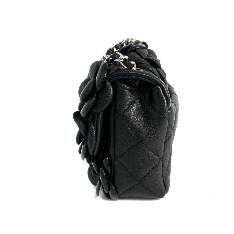 △ Chanel 香奈兒 Black Lambskin Silver Tone Metal Mini Camellia Single Flap Chain Shoulder Bag A92786 No.22 黑色小羊皮銀色金屬鎖鏈肩背袋No.22 - 257023313-3