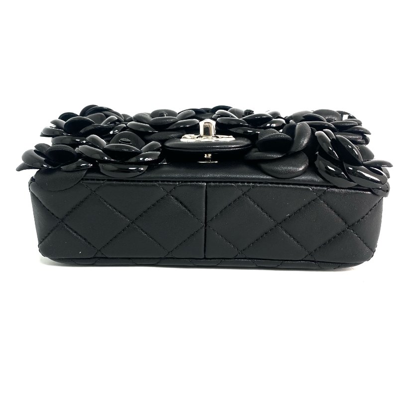 △ Chanel 香奈兒 Black Lambskin Silver Tone Metal Mini Camellia Single Flap Chain Shoulder Bag A92786 No.22 黑色小羊皮銀色金屬鎖鏈肩背袋No.22 - 257023313-5
