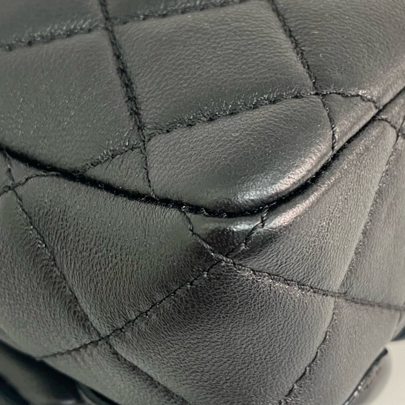 △ Chanel 香奈兒 Black Lambskin Silver Tone Metal Mini Camellia Single Flap Chain Shoulder Bag A92786 No.22 黑色小羊皮銀色金屬鎖鏈肩背袋No.22 - 257023313-8