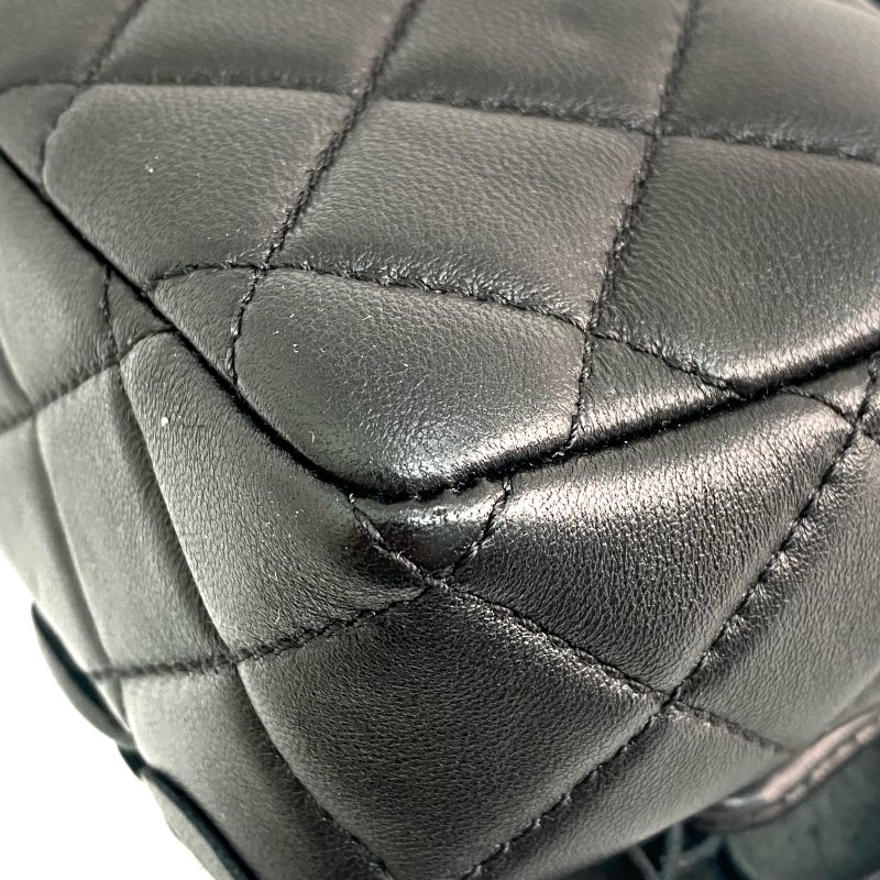 △ Chanel 香奈兒 Black Lambskin Silver Tone Metal Mini Camellia Single Flap Chain Shoulder Bag A92786 No.22 黑色小羊皮銀色金屬鎖鏈肩背袋No.22 - 257023313-9