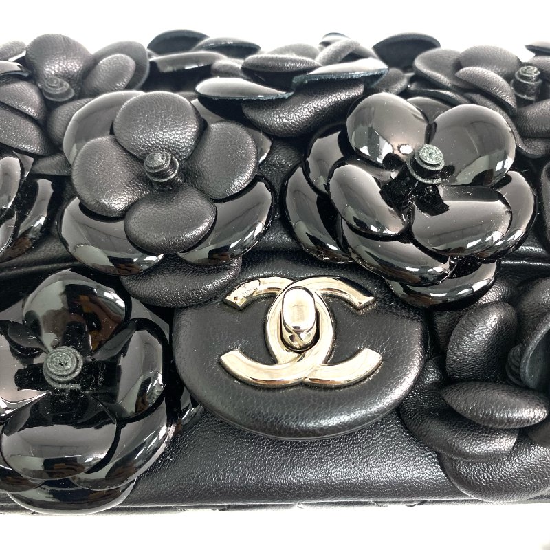△ Chanel 香奈兒 Black Lambskin Silver Tone Metal Mini Camellia Single Flap Chain Shoulder Bag A92786 No.22 黑色小羊皮銀色金屬鎖鏈肩背袋No.22 - 257023313-12