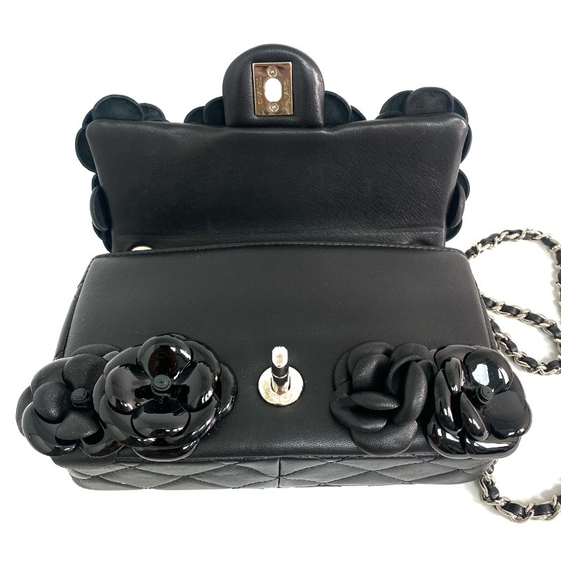 △ Chanel 香奈兒 Black Lambskin Silver Tone Metal Mini Camellia Single Flap Chain Shoulder Bag A92786 No.22 黑色小羊皮銀色金屬鎖鏈肩背袋No.22 - 257023313-13