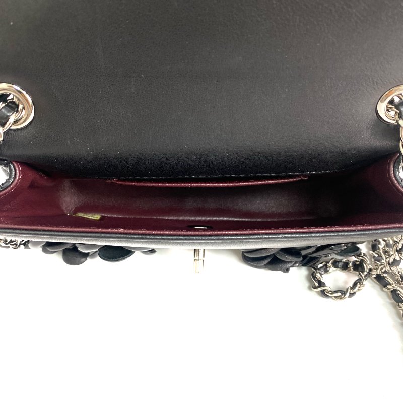 △ Chanel 香奈兒 Black Lambskin Silver Tone Metal Mini Camellia Single Flap Chain Shoulder Bag A92786 No.22 黑色小羊皮銀色金屬鎖鏈肩背袋No.22 - 257023313-14