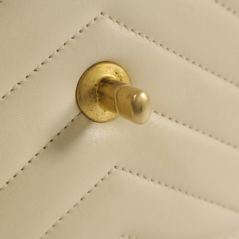 CHANEL 牛皮皮革Chain Shoulder金扣鏈帶肩背袋-11