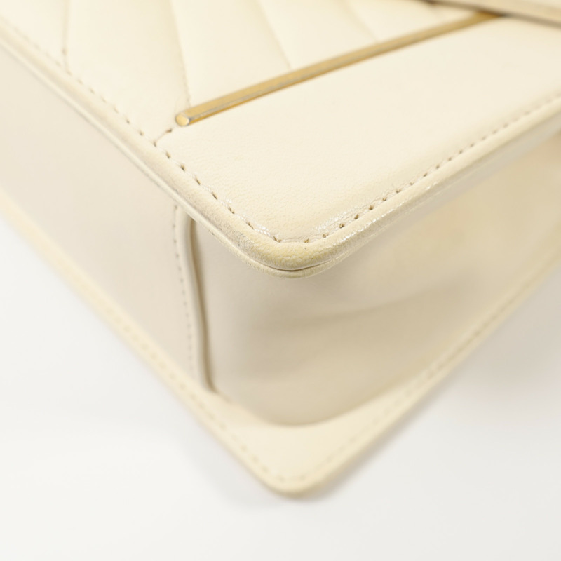 CHANEL 牛皮皮革Chain Shoulder金扣鏈帶肩背袋-17