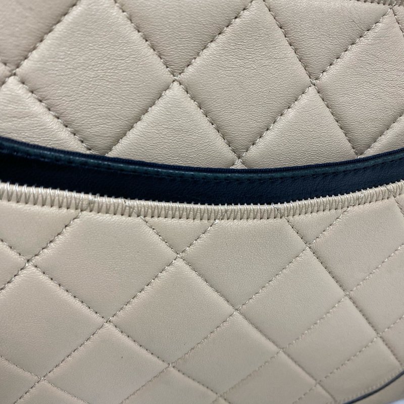 △ Chanel 香奈兒 Black, Beige Lambskin Gold Tone Metal Chain Shoulder Bag No.18 A67688 黑色, 淺褐色羊皮金色金屬鏈條肩背袋 No.18 A67688 -257023312-20