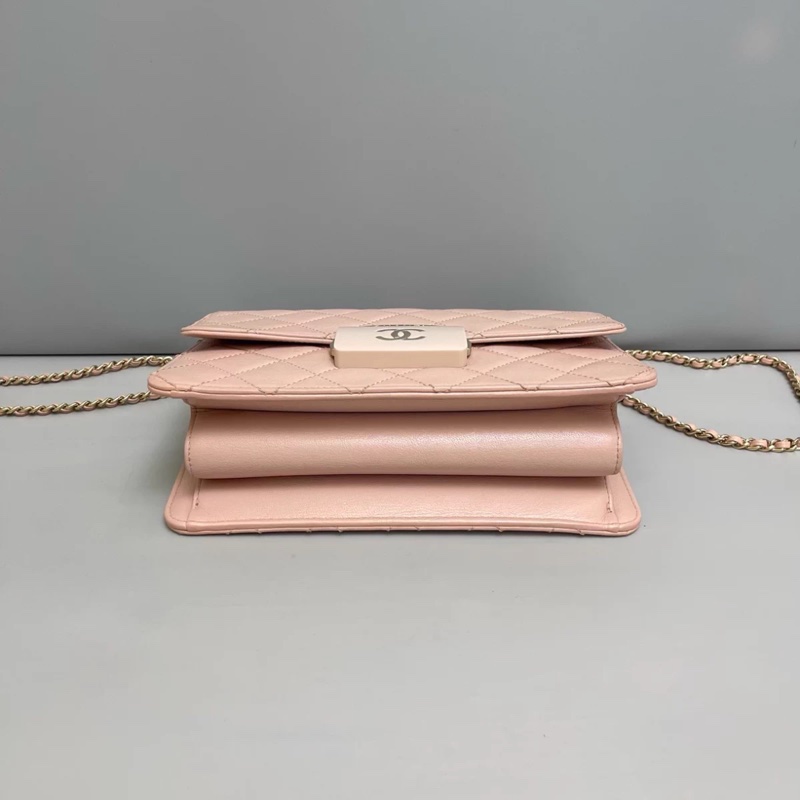 Chanel香奈兒 粉色全皮菱格琺瑯扣單肩斜挎包-4