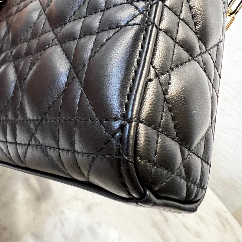 Dior 黑羊皮籐格紋淡金釦Lady Dior中型手提肩斜背包-6