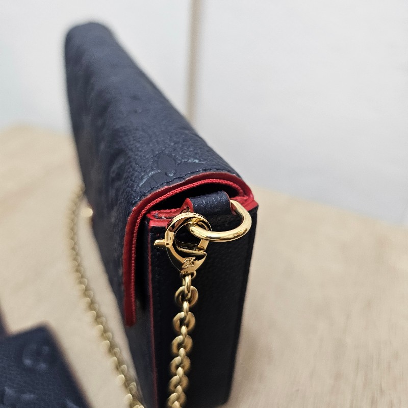 [包況很好瘋狂價格❣️就一顆 ] LV深藍牛皮壓紋金釦Pochette三合一鏈包-2