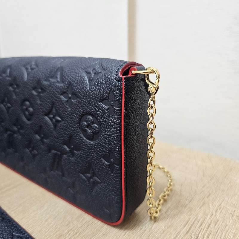 [包況很好瘋狂價格❣️就一顆 ] LV深藍牛皮壓紋金釦Pochette三合一鏈包-3