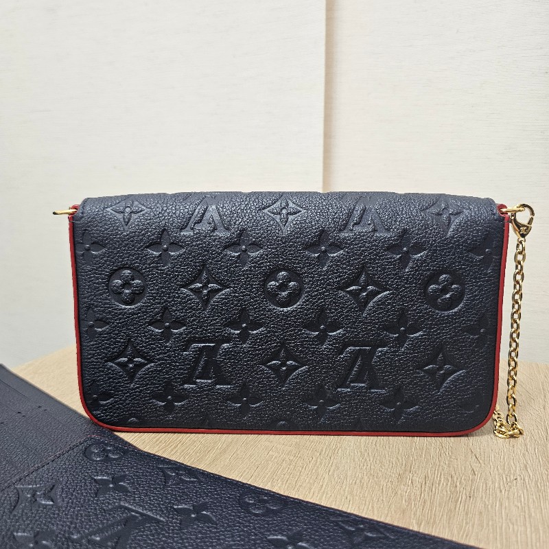 [包況很好瘋狂價格❣️就一顆 ] LV深藍牛皮壓紋金釦Pochette三合一鏈包-4