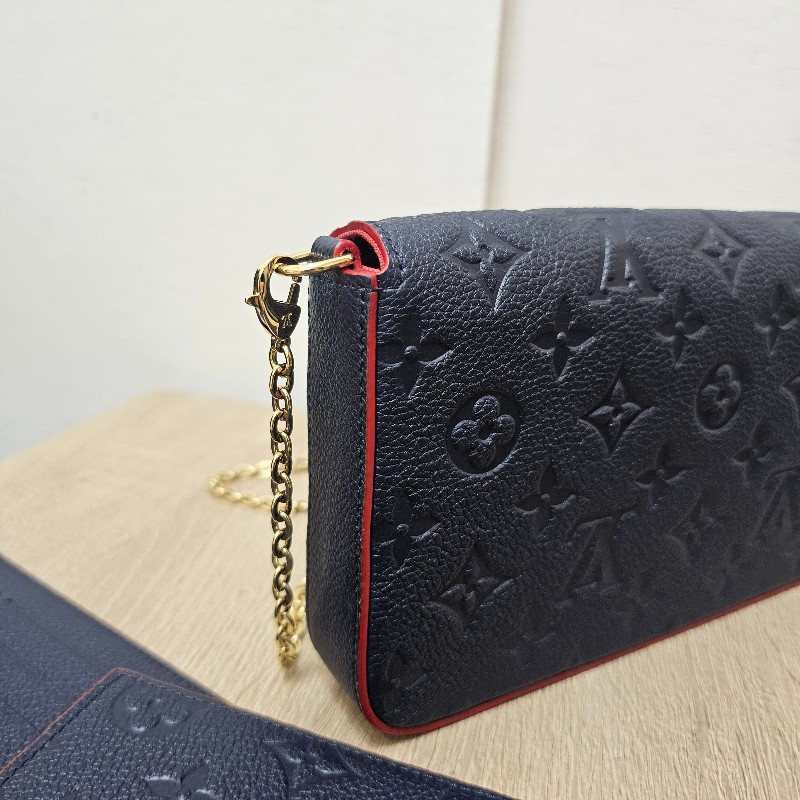 [包況很好瘋狂價格❣️就一顆 ] LV深藍牛皮壓紋金釦Pochette三合一鏈包-5