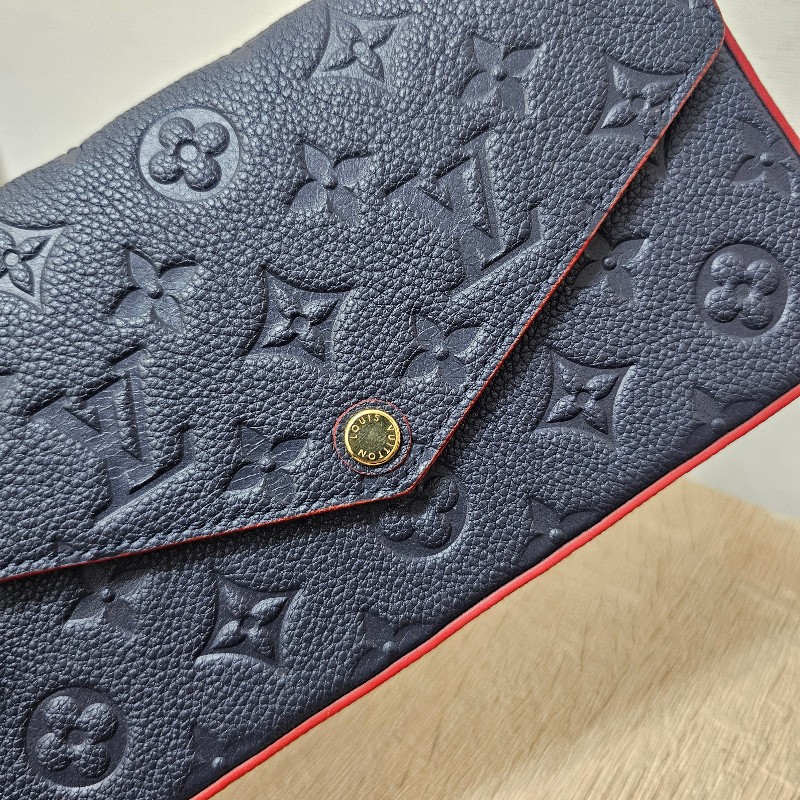 [包況很好瘋狂價格❣️就一顆 ] LV深藍牛皮壓紋金釦Pochette三合一鏈包-6