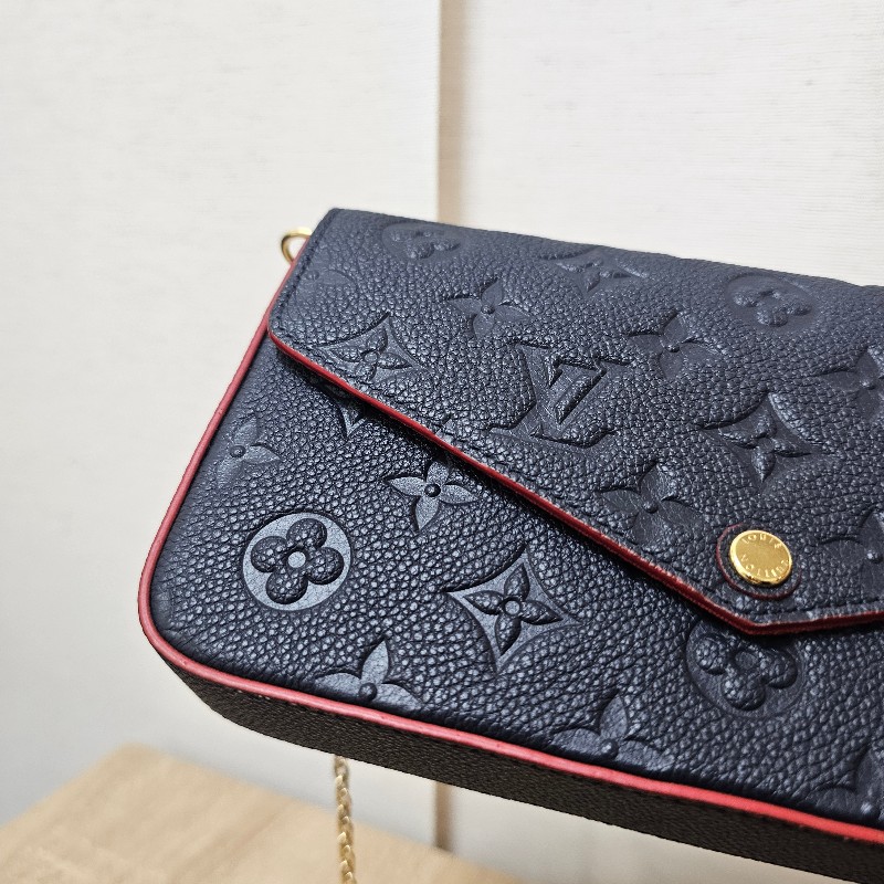 [包況很好瘋狂價格❣️就一顆 ] LV深藍牛皮壓紋金釦Pochette三合一鏈包-9