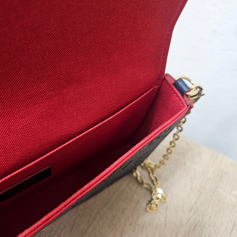 [包況很好瘋狂價格❣️就一顆 ] LV深藍牛皮壓紋金釦Pochette三合一鏈包-13