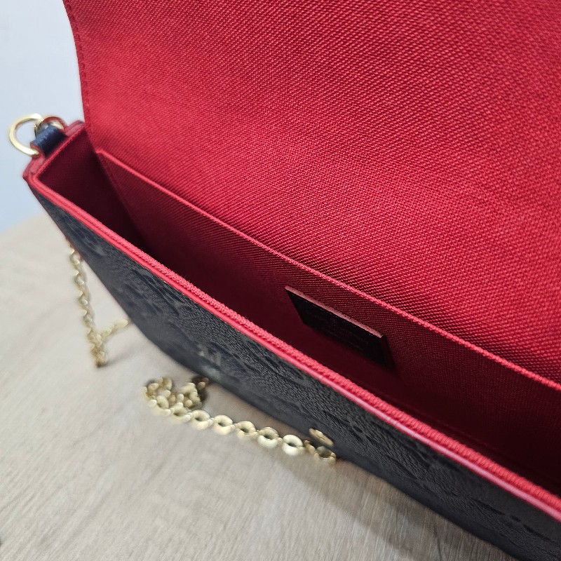 [包況很好瘋狂價格❣️就一顆 ] LV深藍牛皮壓紋金釦Pochette三合一鏈包-14