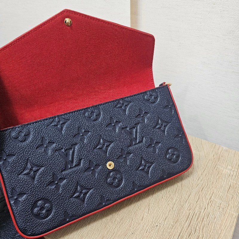 [包況很好瘋狂價格❣️就一顆 ] LV深藍牛皮壓紋金釦Pochette三合一鏈包-21