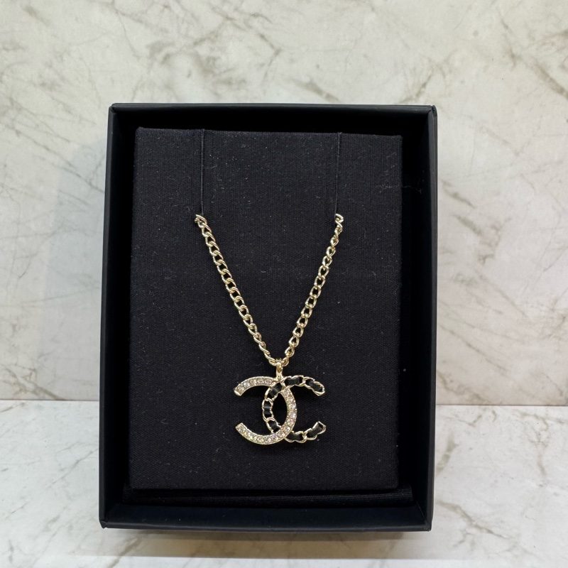 CHANEL金色雙C皮穿鍊水鑽項練-0