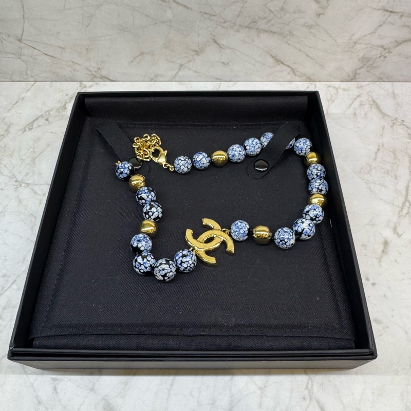 CHANEL藍色琉璃金珠珠水鑽雙C頸練-2