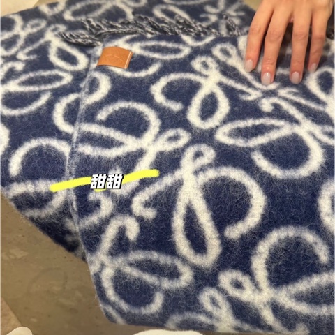 📨新到Loewe/羅意威圍巾，藍色雙面logo羊絨圍巾，尺寸：186*36cm Anagram羊駝毛