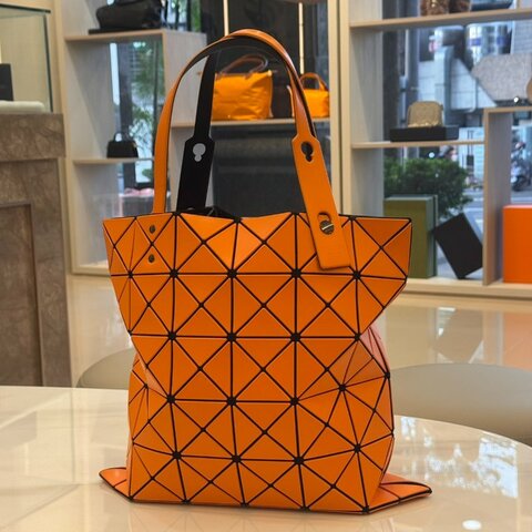 *SHIHNA名牌精品* BAOBAO ISSEY MIYAKE 三宅一生 6x6亮面手提包