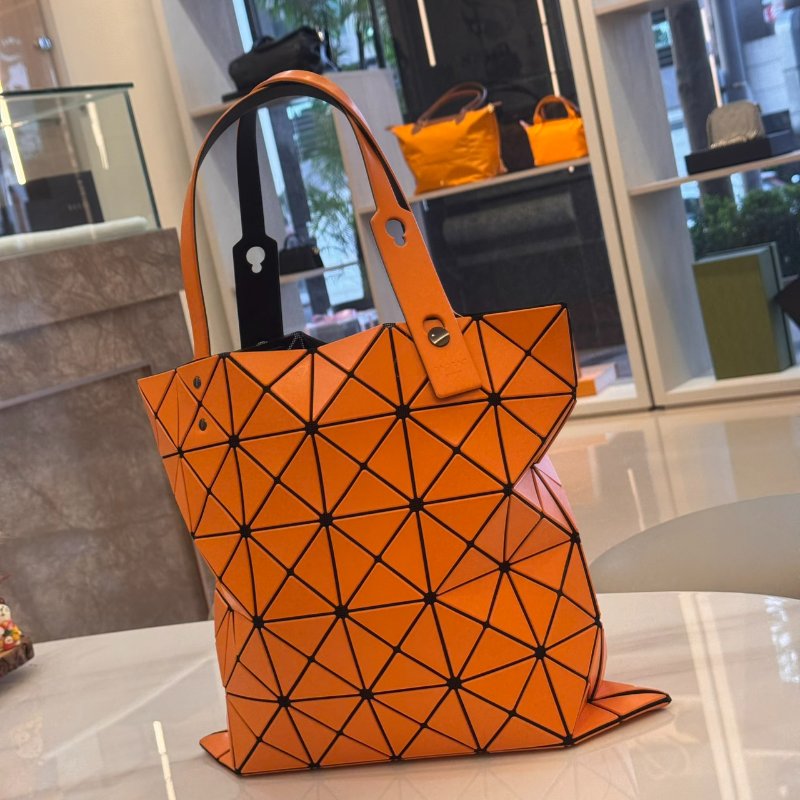 *SHIHNA名牌精品* BAOBAO ISSEY MIYAKE 三宅一生 6x6亮面手提包-1