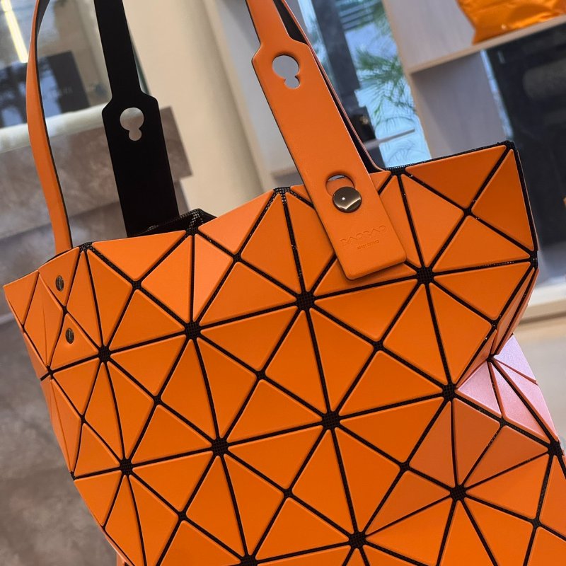 *SHIHNA名牌精品* BAOBAO ISSEY MIYAKE 三宅一生 6x6亮面手提包-2