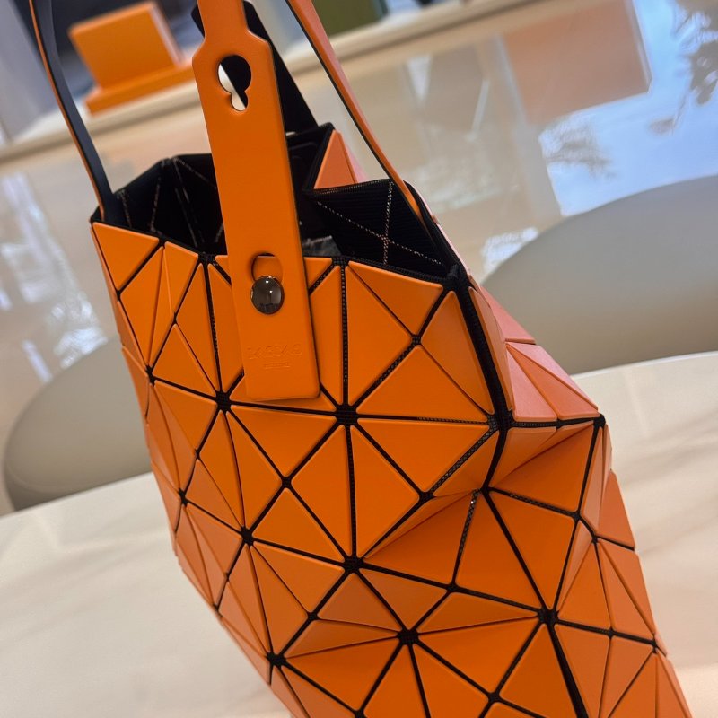 *SHIHNA名牌精品* BAOBAO ISSEY MIYAKE 三宅一生 6x6亮面手提包-3